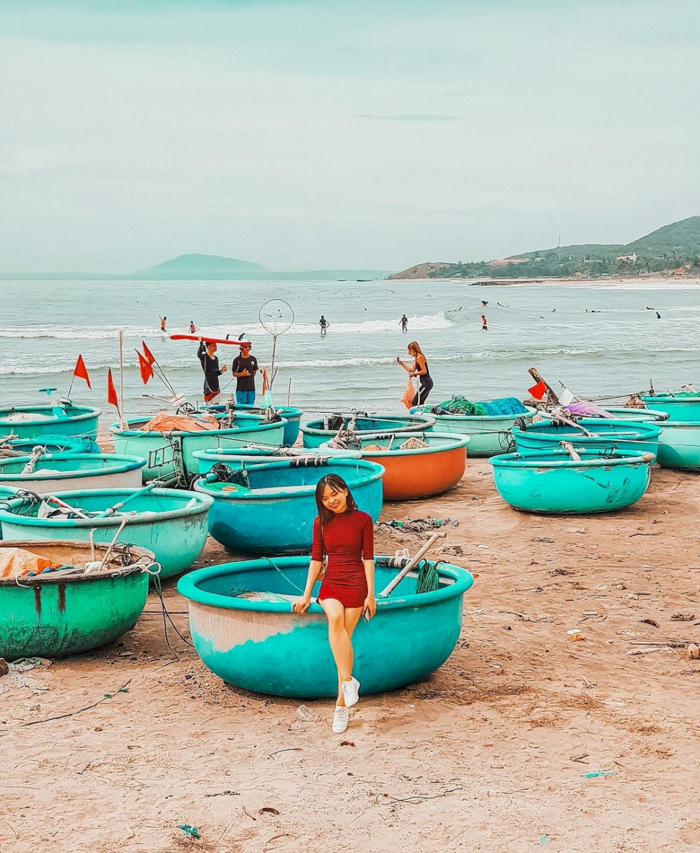 Check-in sống ảo tại bãi thuyền 
